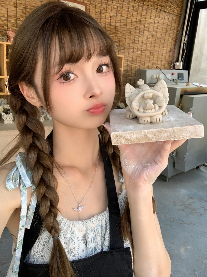 《这一秒过火》AI片头风波与AI演员争议：观众期待的是什么？
