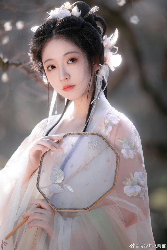 开播即全网第一，连续霸榜3天，央视却安利不动，剧方被骂得发文道歉，《这一秒过火》难评！